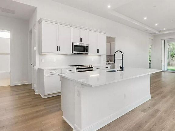 2nd image of 164 SE Strada Cervaro