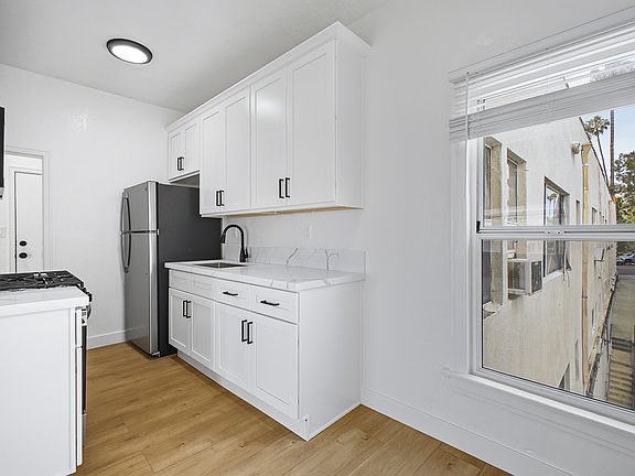 5th image of 1932 W 25th St APT 24