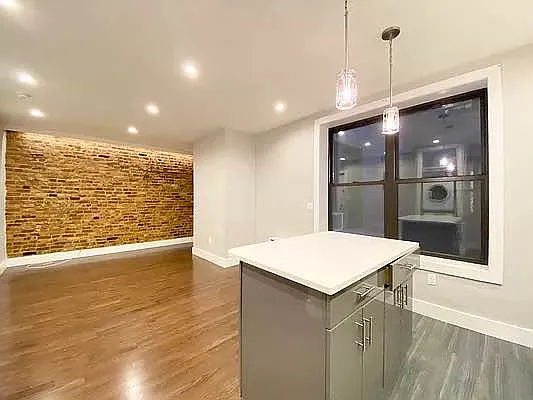 Rented by Bruma Realty LLC | media 9