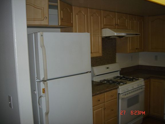 Kitchen 1/3