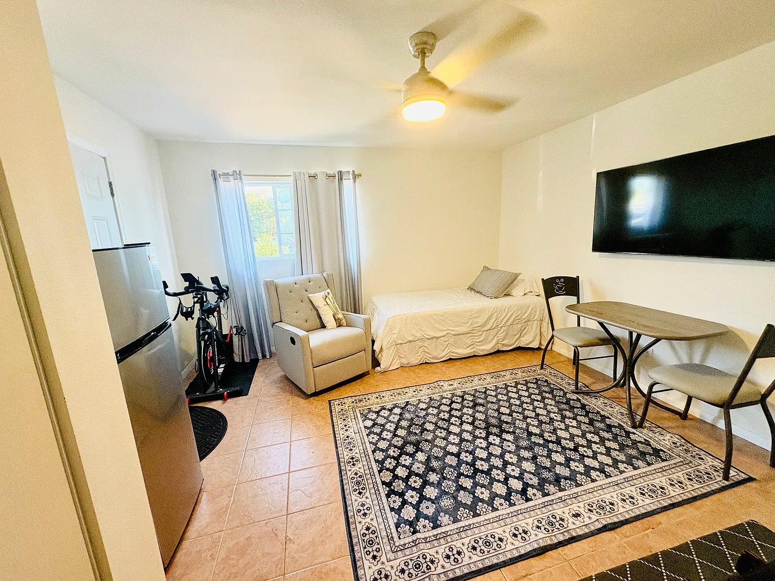 Studio, 400 sqft, $1,975 — Photo 4