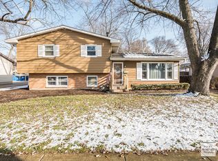 719 Cypress Dr, Aurora, IL 60506