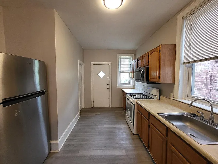 230 S Frazier St — Photo 7