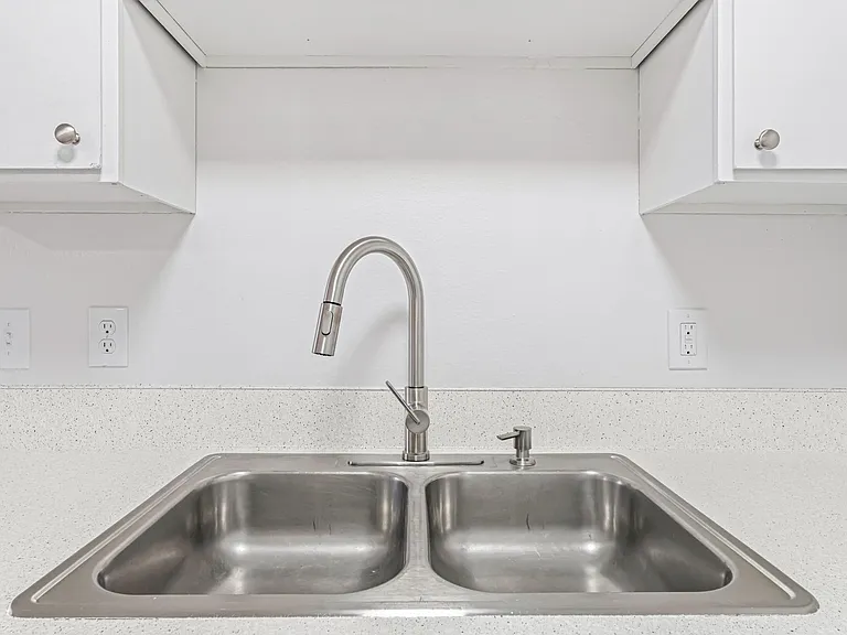 Roosevelt Apartments — Photo 10