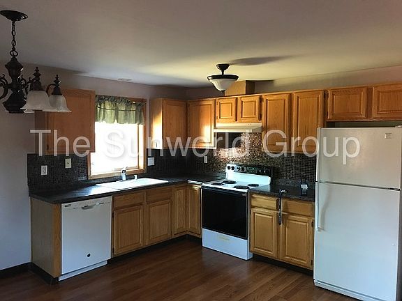 5th image of 115 NE Coast Pine Ave APT A