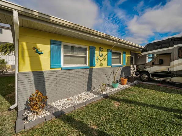 176 175th Ave E, Redington Shores, FL 33708