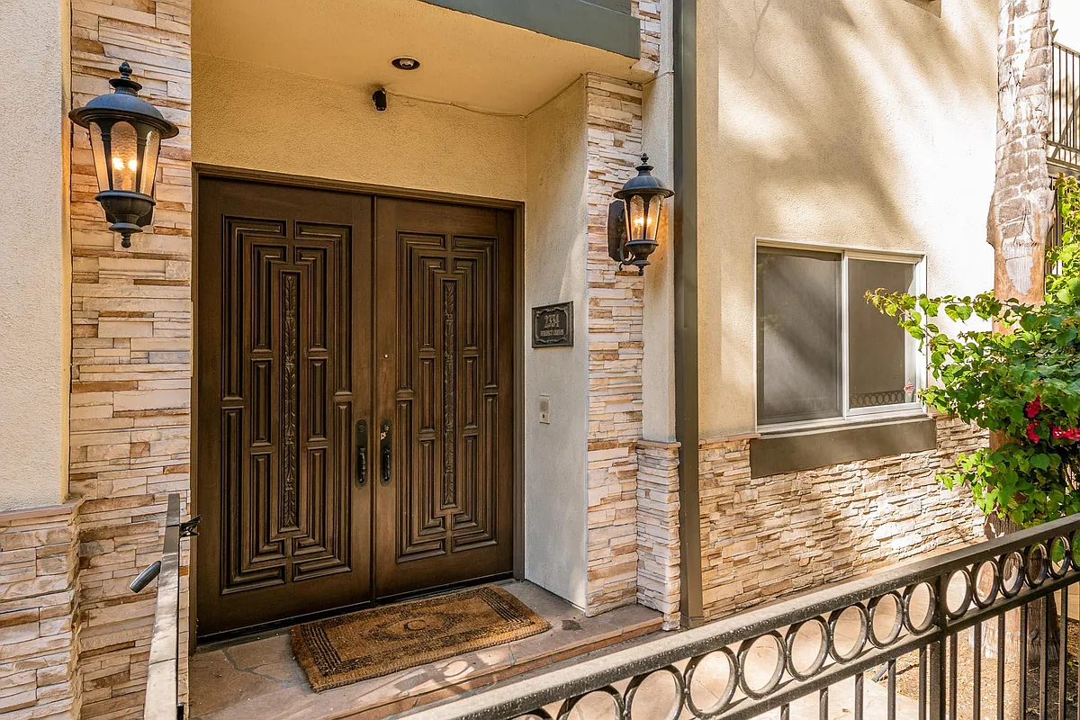 Building Photo - 2334 Benedict Canyon Dr