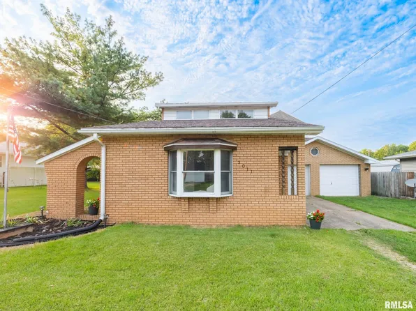 2011 E Longshore Pl, Peoria Heights, IL 61616