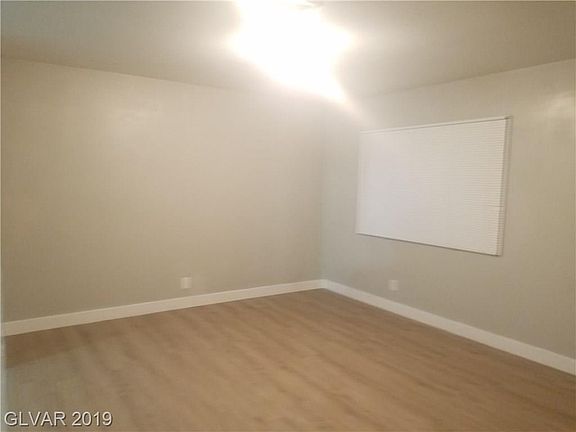 3rd image of 1344 W Bartlett Ave