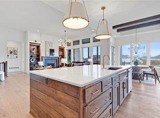 17401 Parkhill St, Overland Park, KS 66221