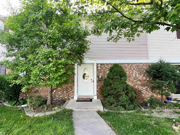 935 Kirts Blvd, Troy, MI 48084