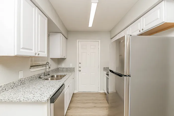 1214 Lynn St — Photo 5