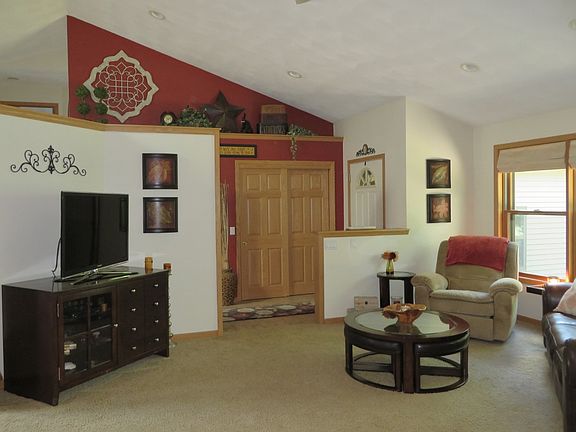 3rd image of 2317 W Glenmoor Ln