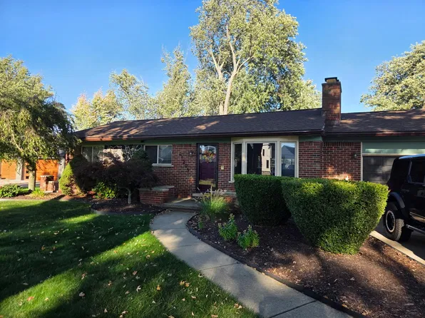 41204 Belvidere St, Harrison Township, MI 48045