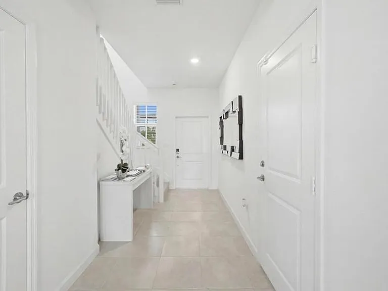 2324 NW 130th Ter — Photo 5