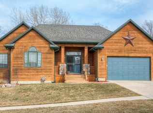 917 S 10th St, Adel, IA 50003