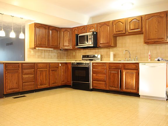 4th image of 1975 Gerard Park Ln