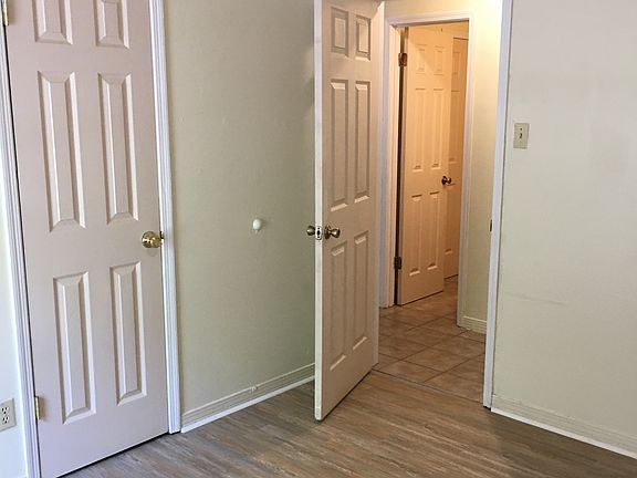 4th image of 10880 Longview Dr S