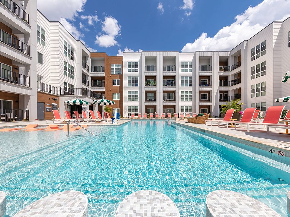 Swim Up Bar