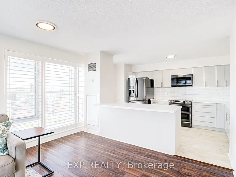 210 Victoria St #Penthouse 09 — Photo 16