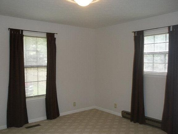 5th image of 2573 Oakwood Ln