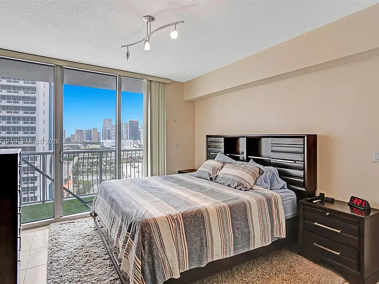 1750 N Bayshore Dr #2206 — Photo 8