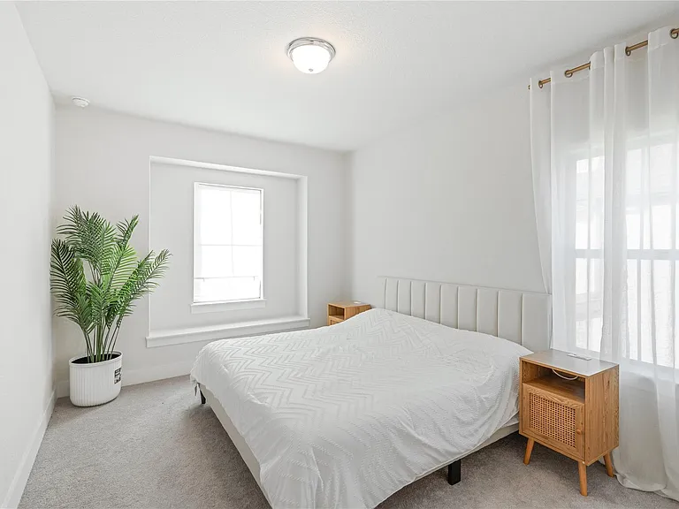 312 Palatino Bnd — Photo 23