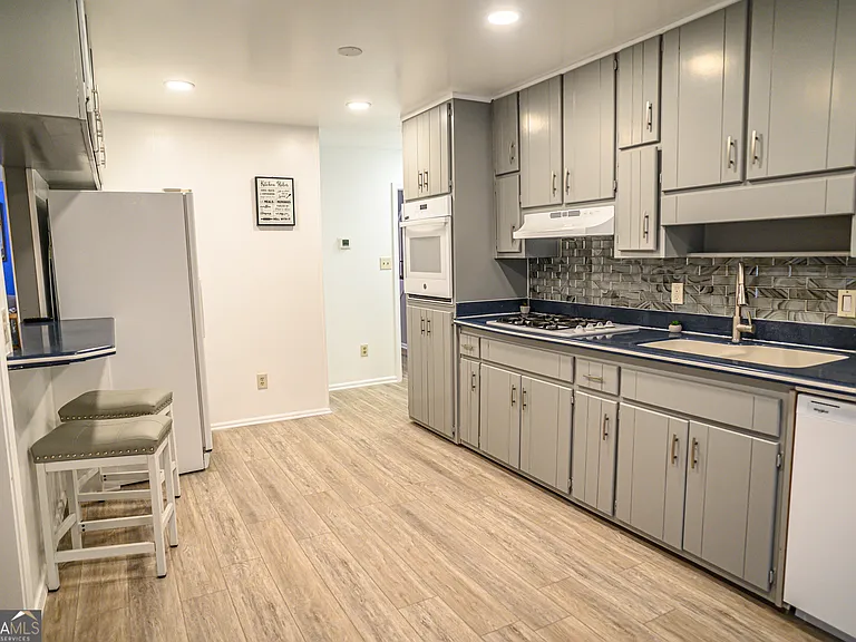 390 Stoneridge Way — Photo 7