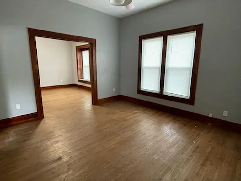 721 N Kickapoo Ave — Photo 2