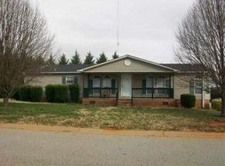 126 Falcon Ridge Dr, Boiling Springs, SC 29316