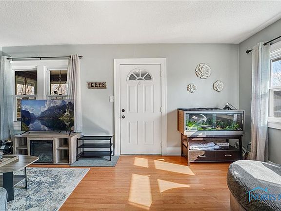 3rd image of 1532 Milroy Ave