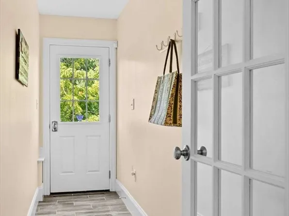 7 Sullivans Ct, West Newbury, MA 01985