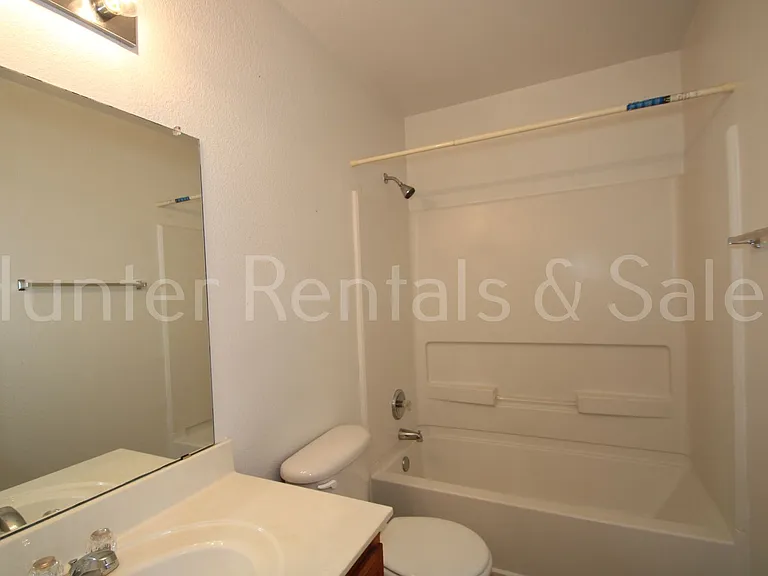 505 E Vega Ln — Photo 17