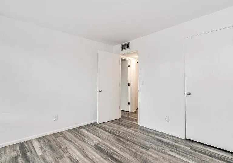 1327 S Wright Rd — Photo 20