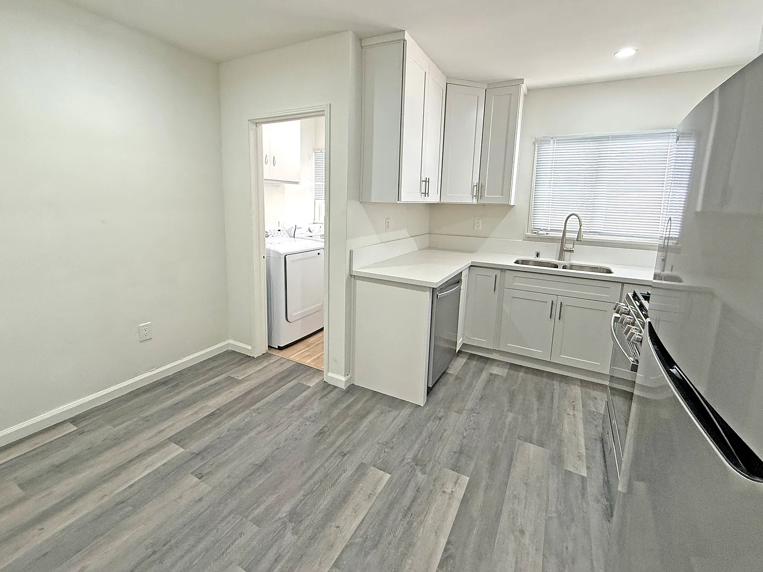 10802 Morrison St — Photo 3