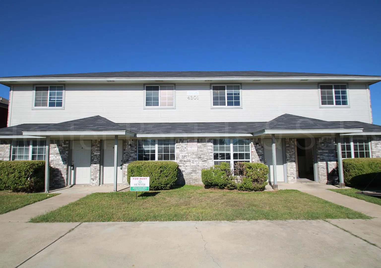 Charming 2-Bedroom Townhome! — Photo 1