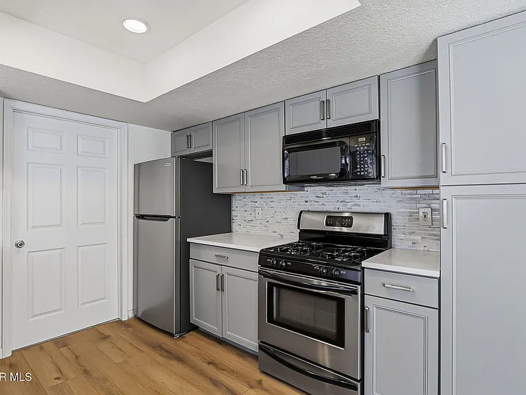 5205 Valley Spring Way — Photo 12