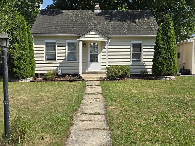 1875 Poplar Rd — Photo 1