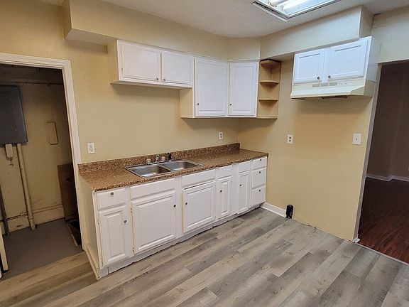 3rd image of 1213 Villa Ave