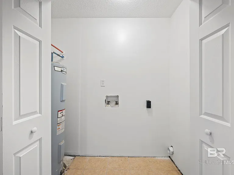 20938 Liberty Ln — Photo 10
