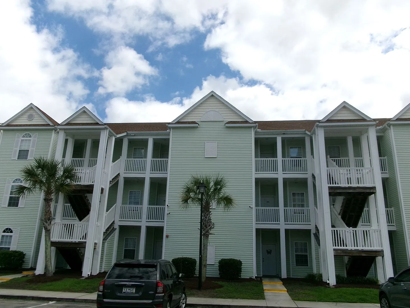 3 bedroom, 2 bath condo located in Fountain Pointe — Photo 1