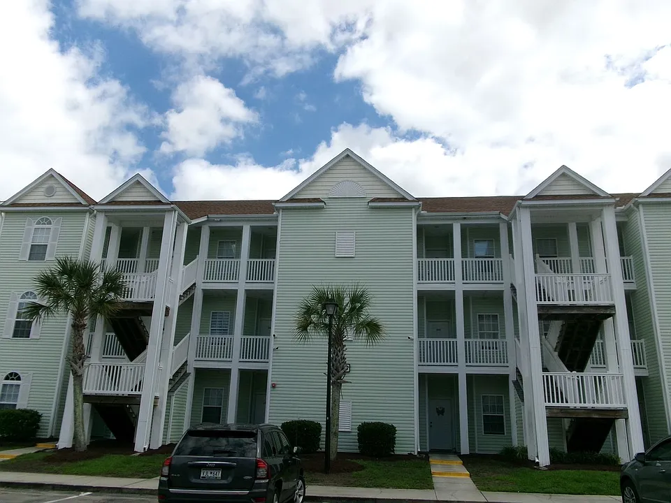 110 Fountain Pointe Ln #204