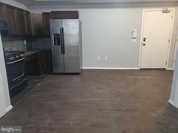 2nd image of 5052 Walnut St #102