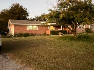 1617 Florence Dr, Azle, TX 76020