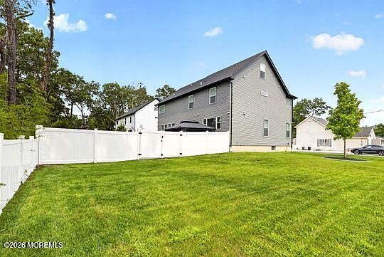 3rd image of 1611 Evans Road