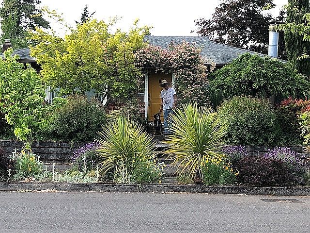 1st image of 606 E 31st St