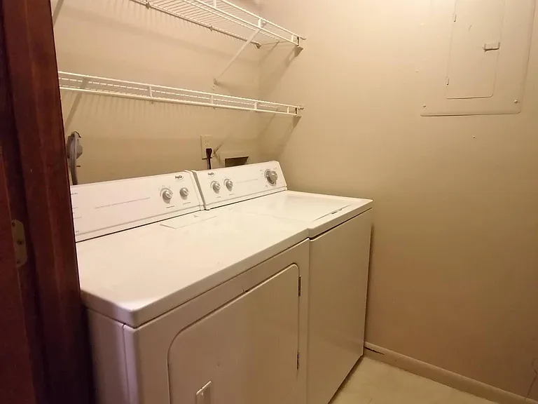 2060 Woodtrail Dr #21 — Photo 8