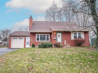 110 Lynnhaven Dr, North Syracuse, NY 13212
