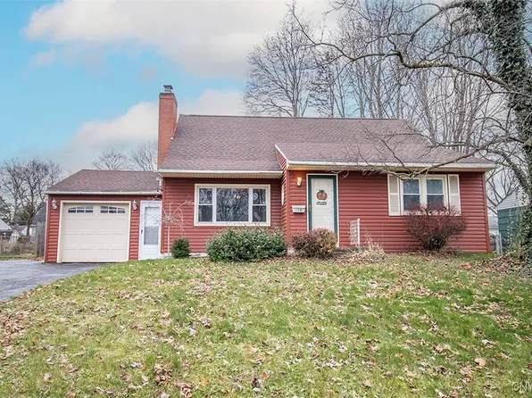 110 Lynnhaven Dr, North Syracuse, NY 13212