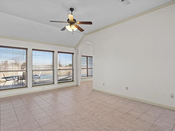 5th image of 209 Sarahs Ln #Sarahs209
